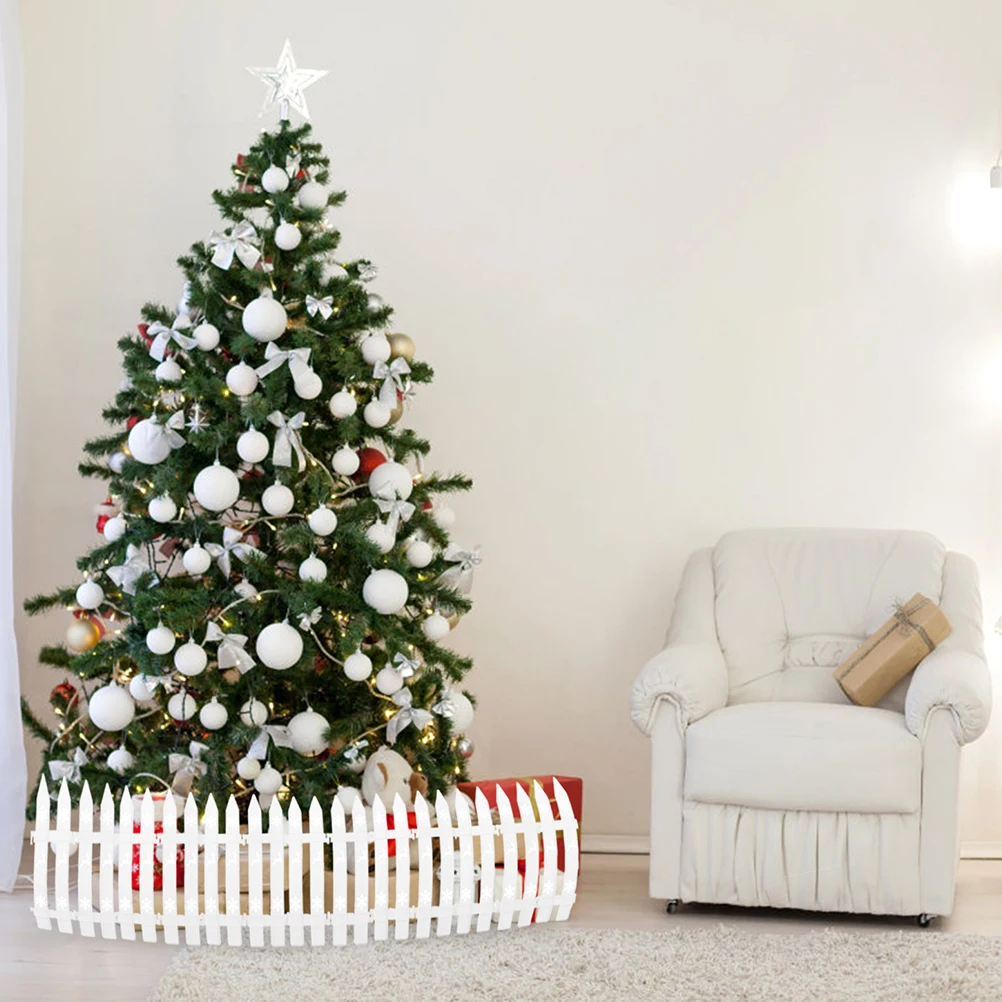 

24 Pcs Plastic Fence Hollow Reindeer Xmas Decor Yard Partition Garden Lawn Fencing Christmas Tree Courtyard Balcony Gardening
