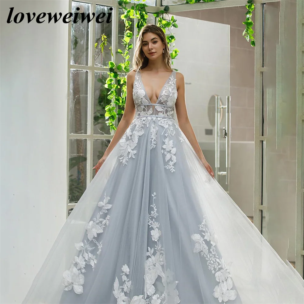 Fascinating Modern V-Neck Women's Wedding Dresses Vintage Lace Appliques A Line Bride Gowns Backless Sleeveless Robe De Mariée