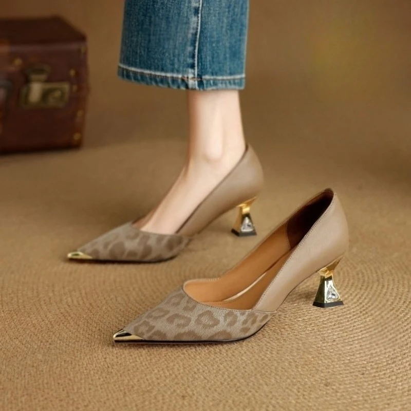 

Темпераментные женские туфли на высоком каблуке с бриллиантами, новинка 2023 года, универсальная элитная одинаковая юбка для четырех сезонов, одинарные туфли с леопардовым узором