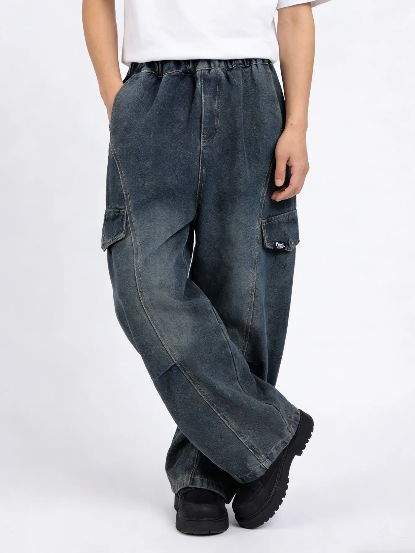 Boys' and teenagers' spring loose-fitting workwear jeans, suitable for daily wear, school, leisure, and outdoor activities