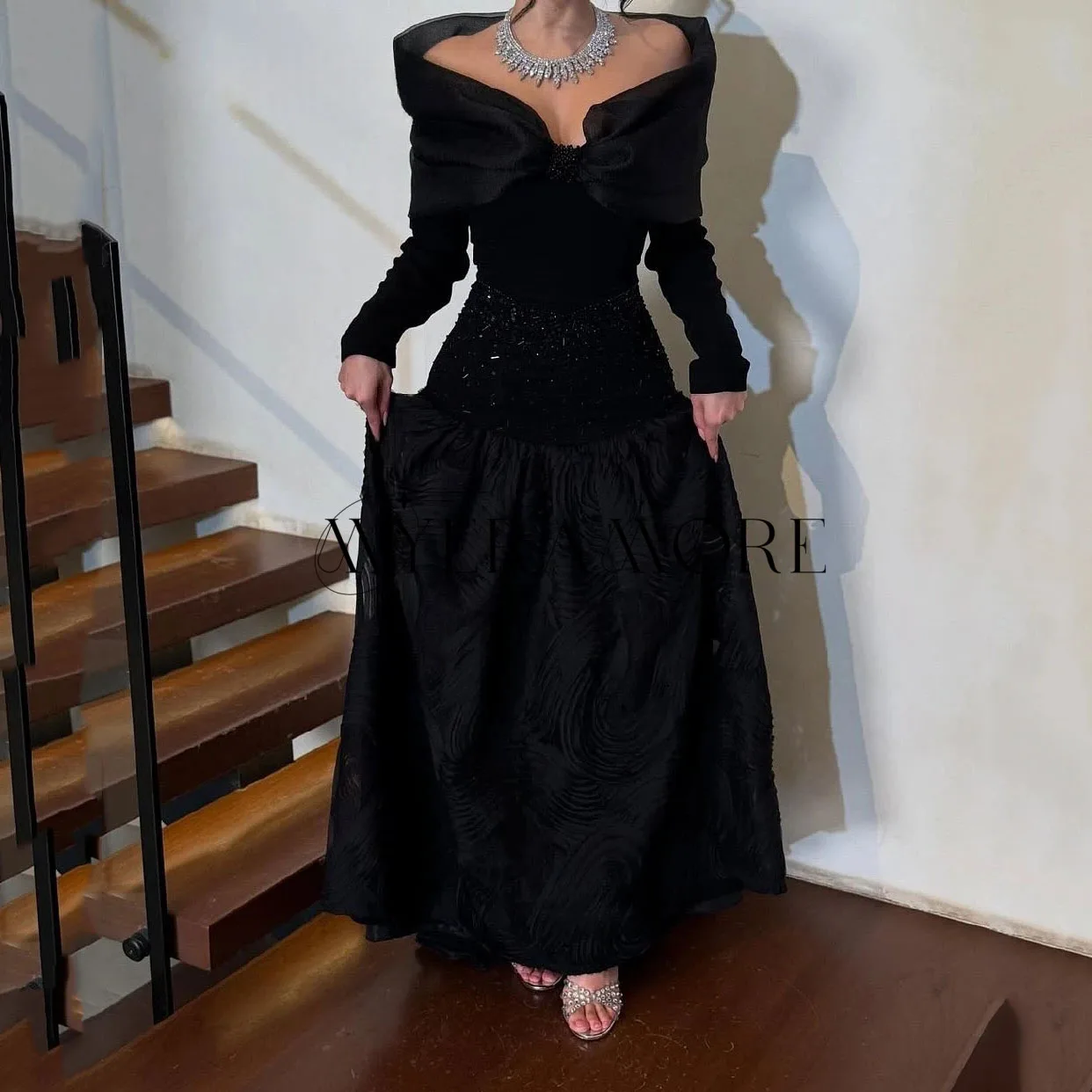 ชุดราตรีคุณภาพสูงแบบเปิดไหล่ สีดำ ทรงเอ แขนยาว ประดับลูกปัด ชุดราตรีงานพรอม สามารถสั่งตัดได้