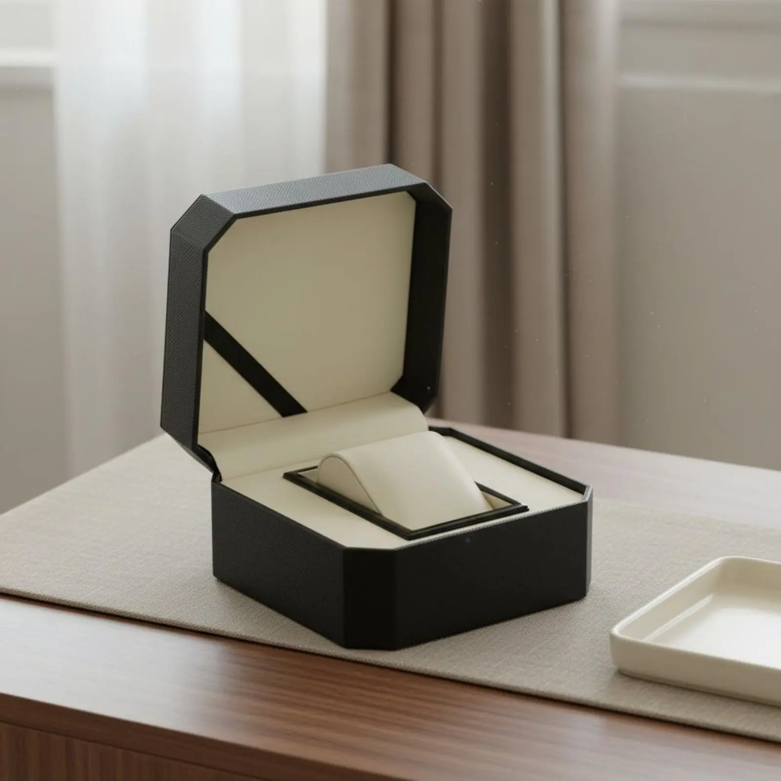 

Single Watch Box Soft Interior Deluxe Padded Interior Individual Organizer for Presentation Purposes