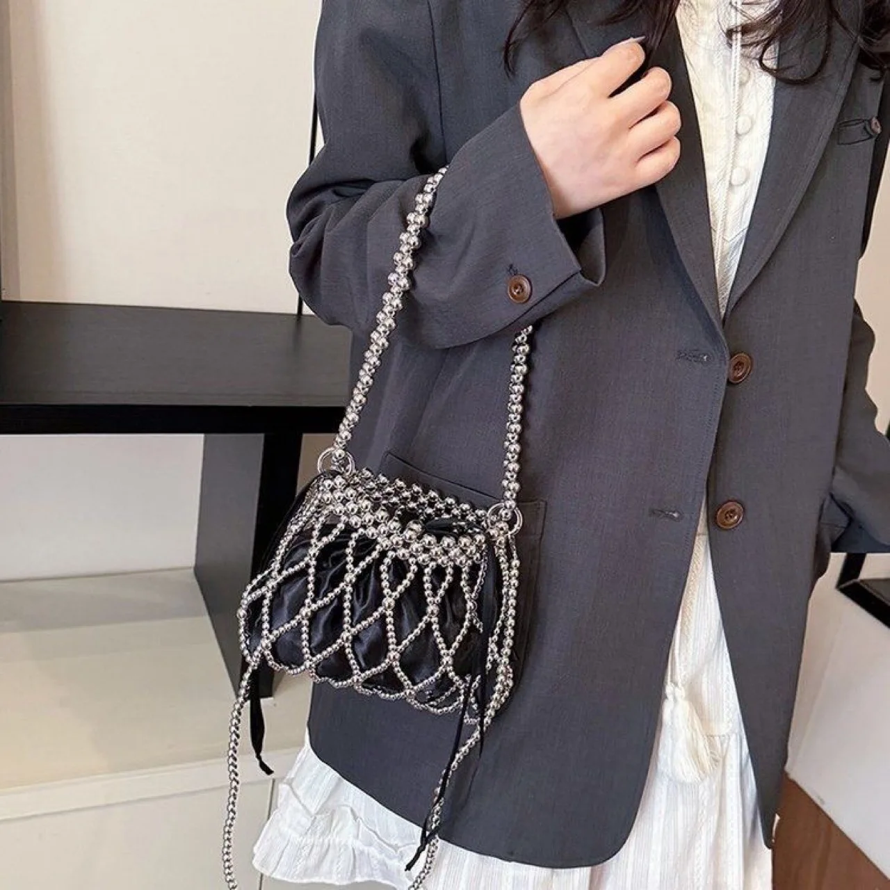 

2025 Summer Pearl Woven Bag New Bohemian Beach Purse for Women Breathable Hollow Out Shoulder Bag Casual Fashion Crossbody Tote