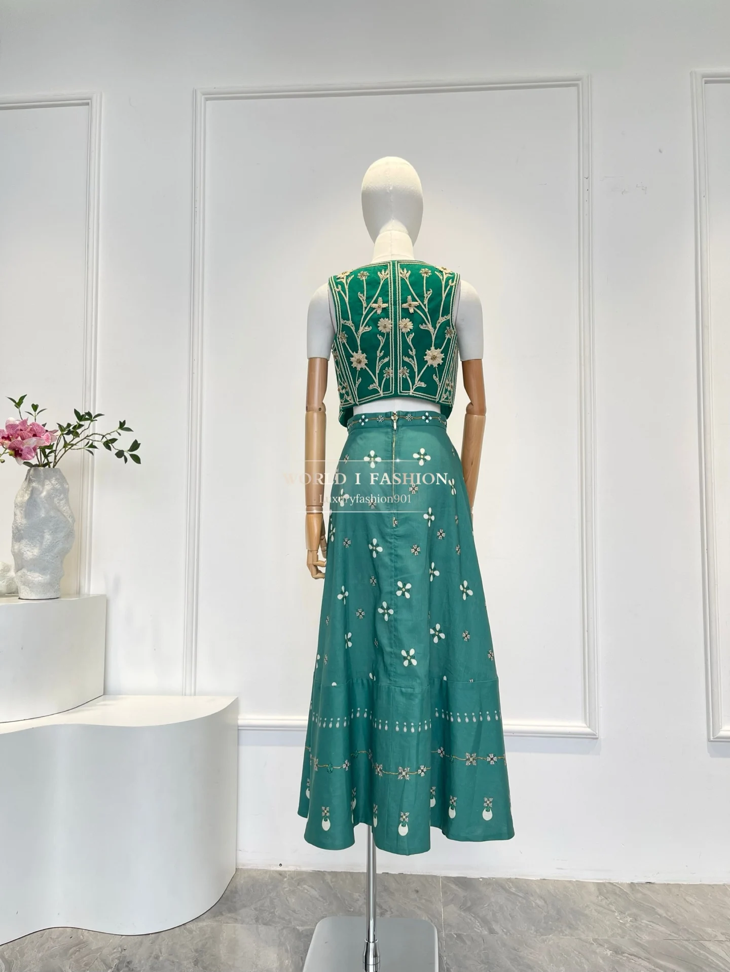 Green Sleeveless Embroidery Floral Vest Tops and Skirt 2025 New