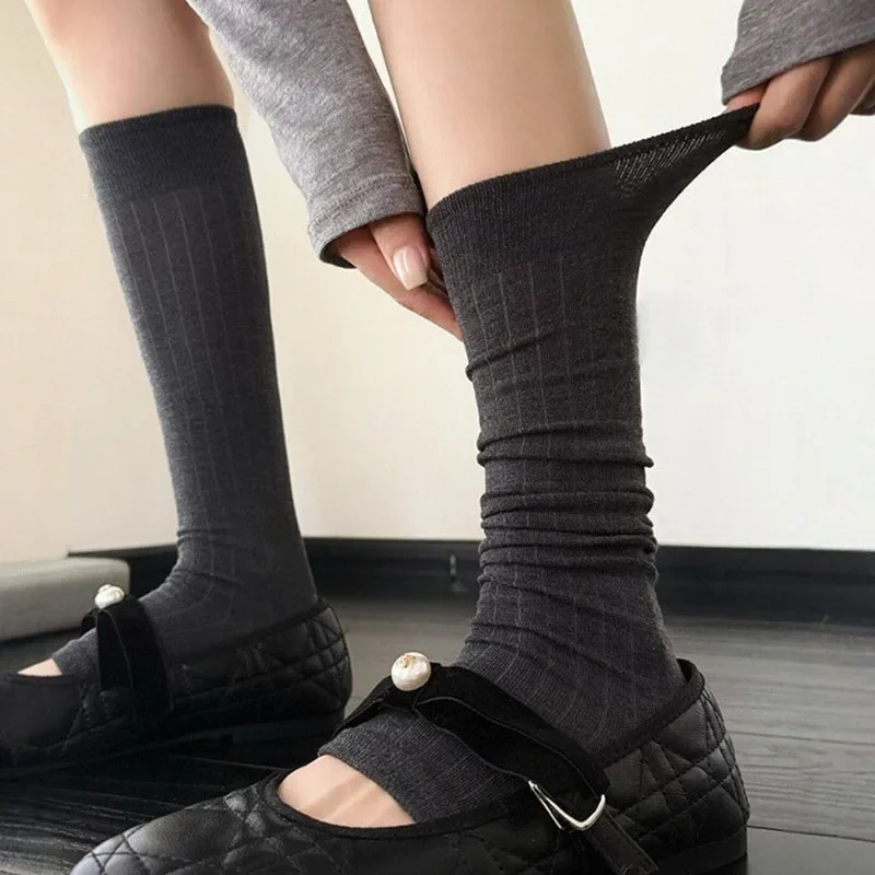 جوارب الصيف موضة بلون رقيقة تنفس بسيطة طويلة جوارب طويلة إلى الركب للمرأة أنيقة جوارب السيقان اتجاهات العجل