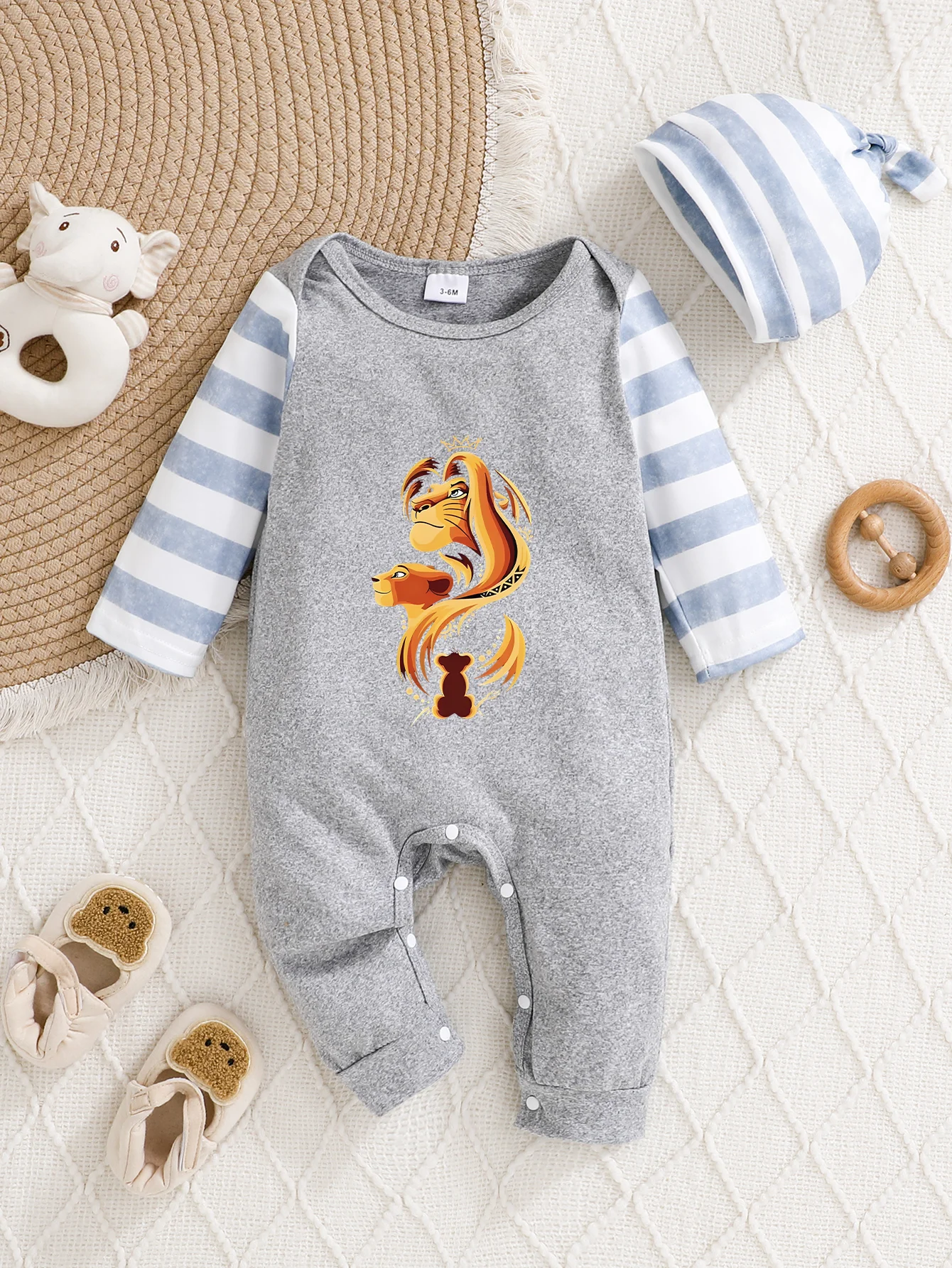 

【Officially Authorized】 Disney Lion King Family Art Baby Hooded Jumpsuit | Soft Skin-Friendly Fabric with Stylized Lion