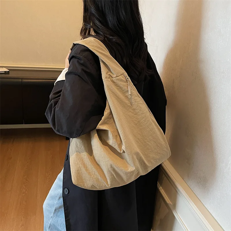 

2025 New! Niche Japanese Lazy Wind Women's Solid Color Light Cloth Tote Bag - Large Capacity for Commuting & Travel