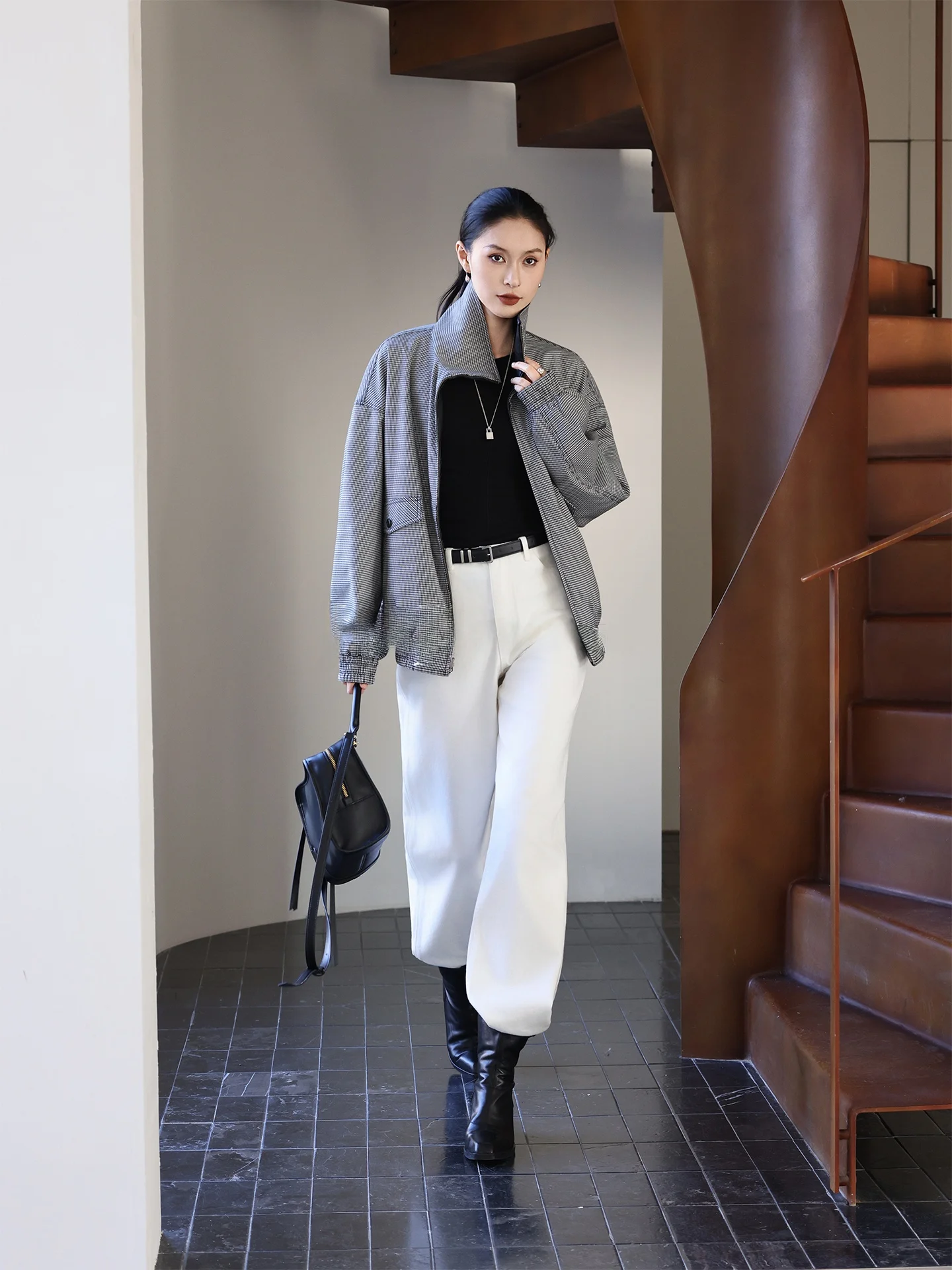 両面着用可能なショート丈レザージャケット、格子柄の襟とシーアイランドシルクを組み合わせた春向けカジュアルルーズフィットジッパーデザインPUレザー