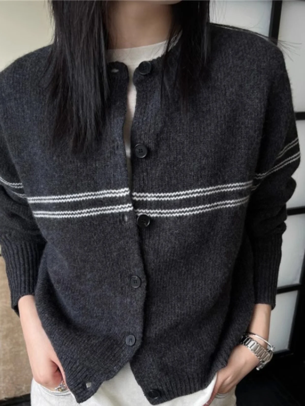 

Fall/winter 100% cashmere cardigan women's round neck high-end loose slim striped sweater with sweater outside.