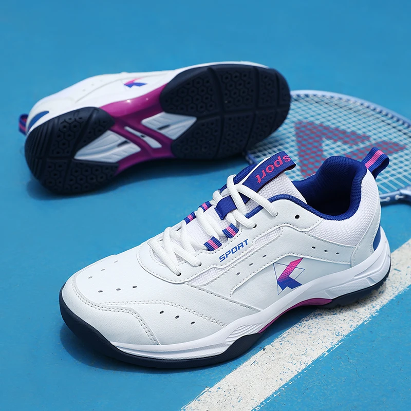 Professional men's and women's breathable trainers, badminton shoes, court tennis trainers, are used for training in volleyball,
