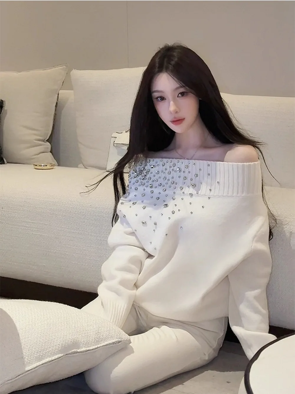 

Свитер с открытыми плечами цвета слоновой кости, женский свитер с художественной кристаллической вышивкой, осень-зима, языковый роскошный эстетический медленный жилой трикотаж