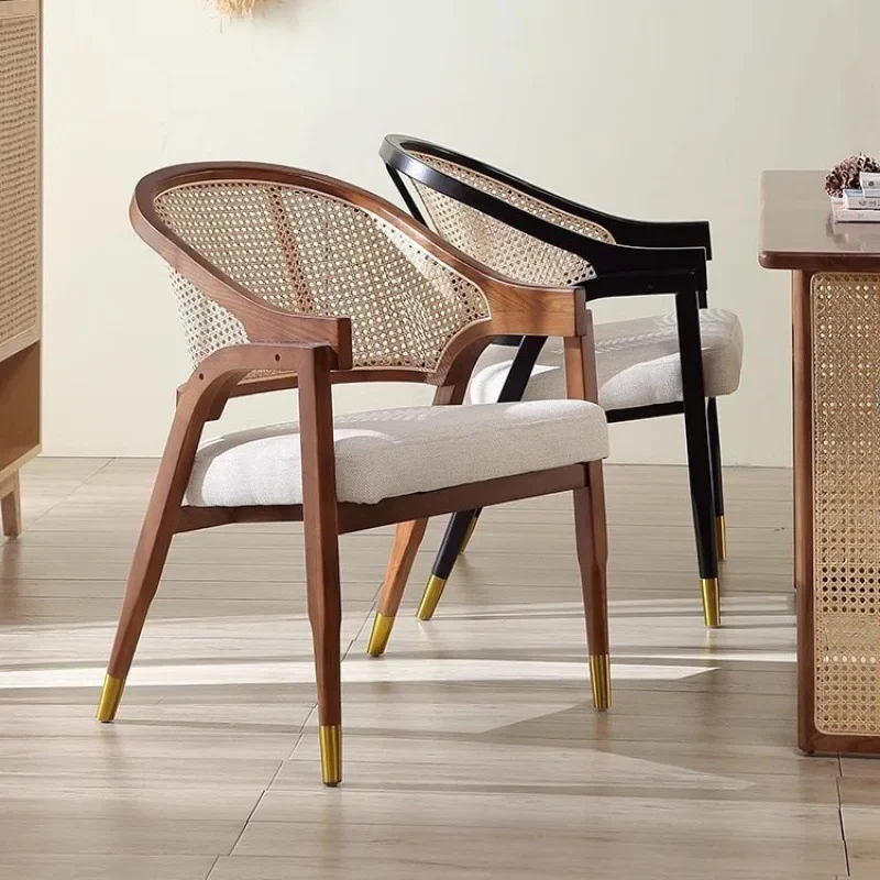Nordischer einfacher Retro-Freizeitstuhl aus massivem Rattan mit B & B-Hotelrückenlehne, Designer-Modellzimmerempfang