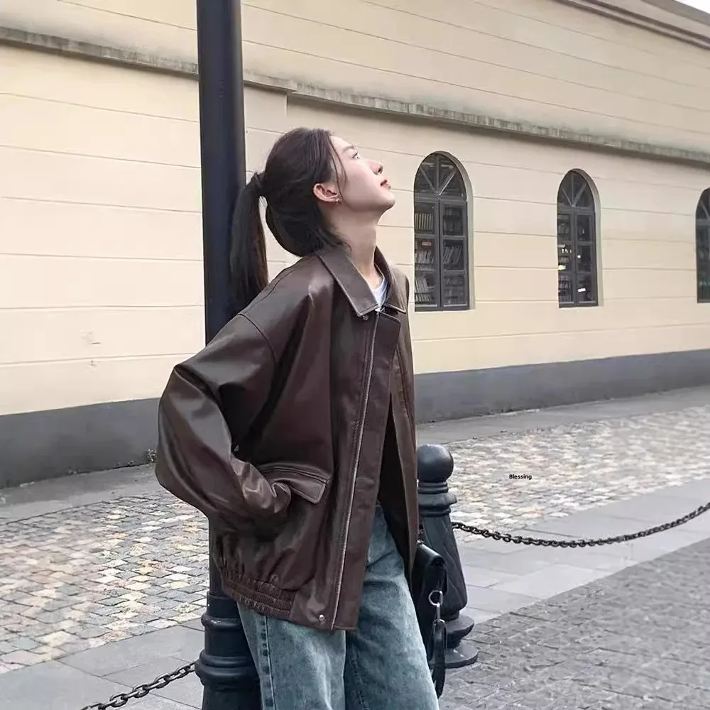 Dámská hnědá kožená bunda v hongkongském stylu, volná americká retro motocyklová bunda, top z polyesterového vlákna s dlouhým rukávem - náhled 4