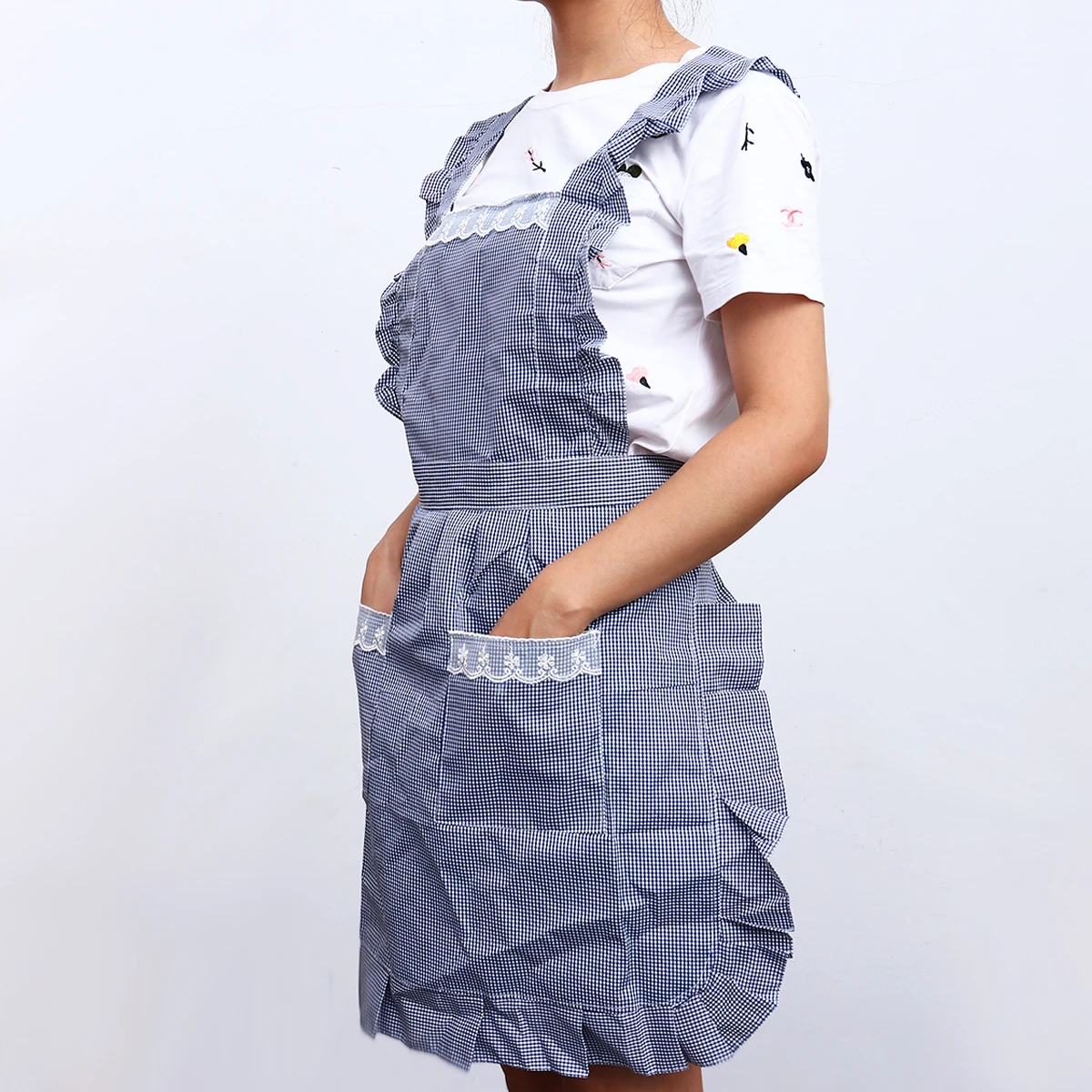 

Double Lace Waterproof Kitchen Apron Floral Design Oil Resistant Pockets Dark Blue Work Apron For Home Restaurant Use