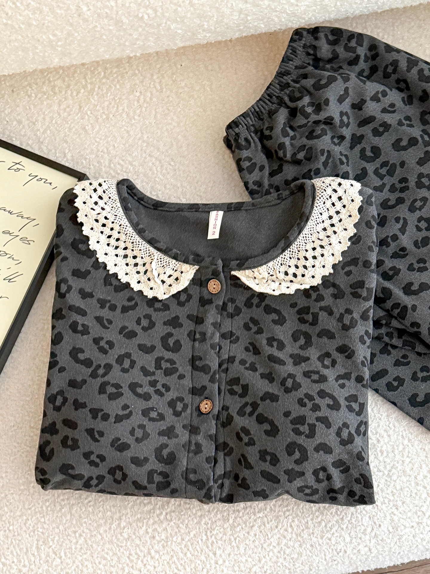 

Женская домашняя одежда больших размеров с леопардовым принтом, с длинными рукавами, термофлисовая, осенне-зимняя, утепленная.