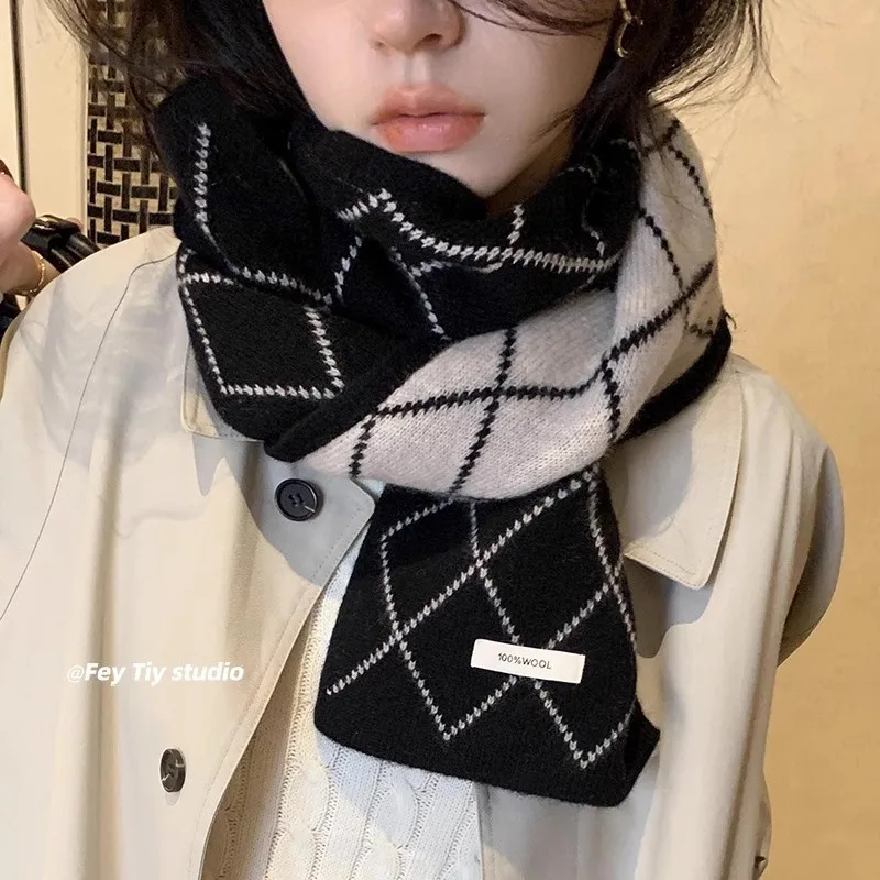 

Double-Sided 100% Wool Scarf Versatile Diamond Grid Pattern Warm Winter Unisex Couple's Scarf Stylish Versatile Wool Scarf