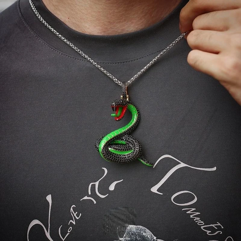 Vintage Fashion Personality Glow Snake Pendant Hip Hop Punk Necklace Long Sweater Chain Banquet Jewelry Accessories Gift