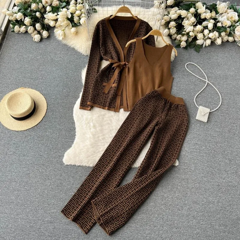 

Blouse Shawl Coat Knitwear Wide-leg trousers Three-piece suit Women's Printed V-neck New Comfortable Minimalist Casual Niche