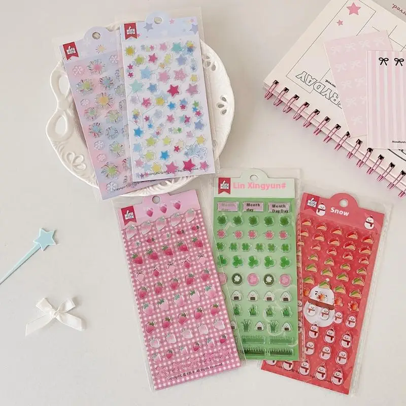 1 Arkusz Dekoracyjnych Naklejek Kreskówkowych Koniczyna Truskawka Płatek Śniegu Wodoodporne Naklejki 3D do Dziennika na Obudowy Telefonów DIY Materiały Rękodzielnicze