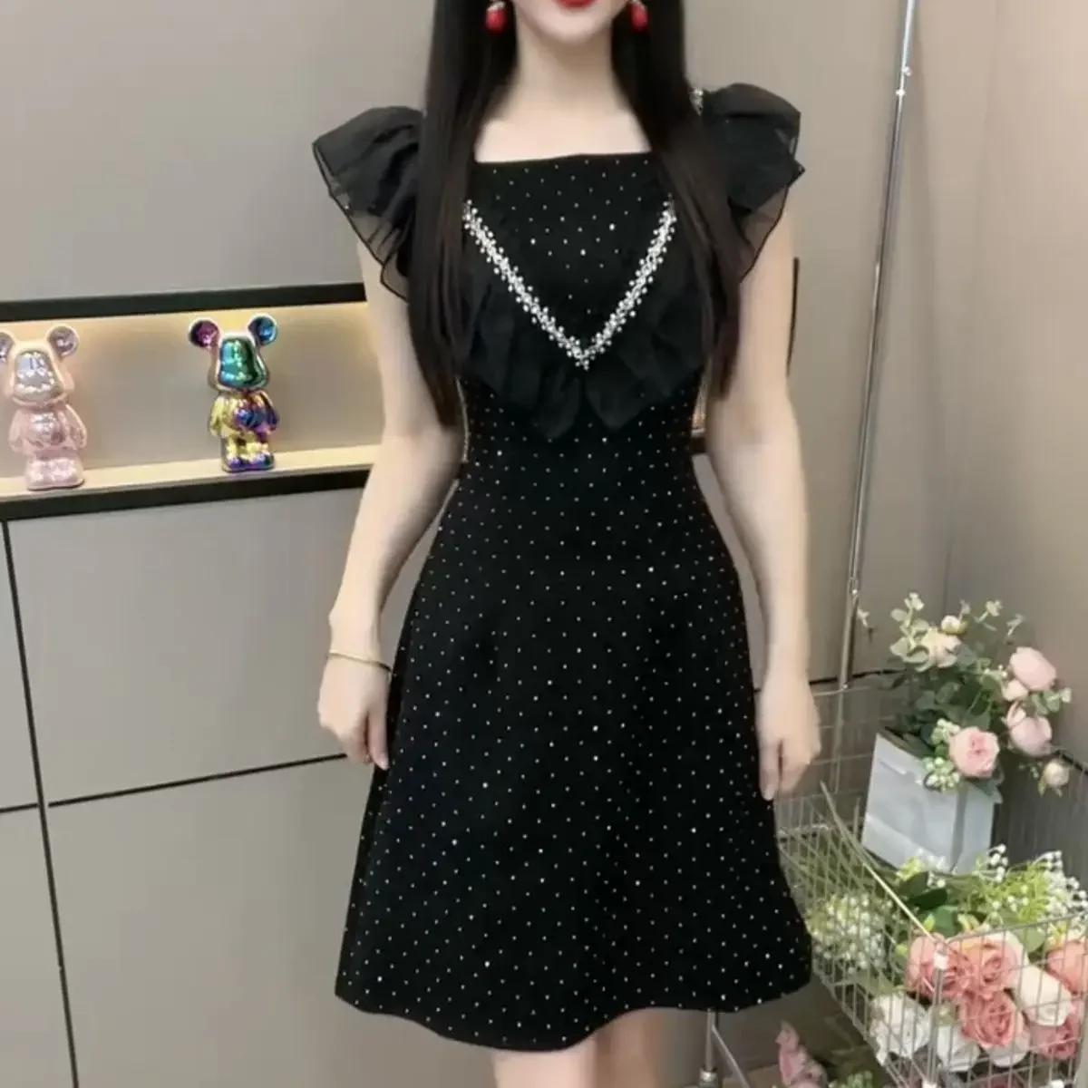 Polka-dot sleeveless French dress female 2024 summer new rhinestone lotus leaf loose belly cover fashion elegant A-line skirt.