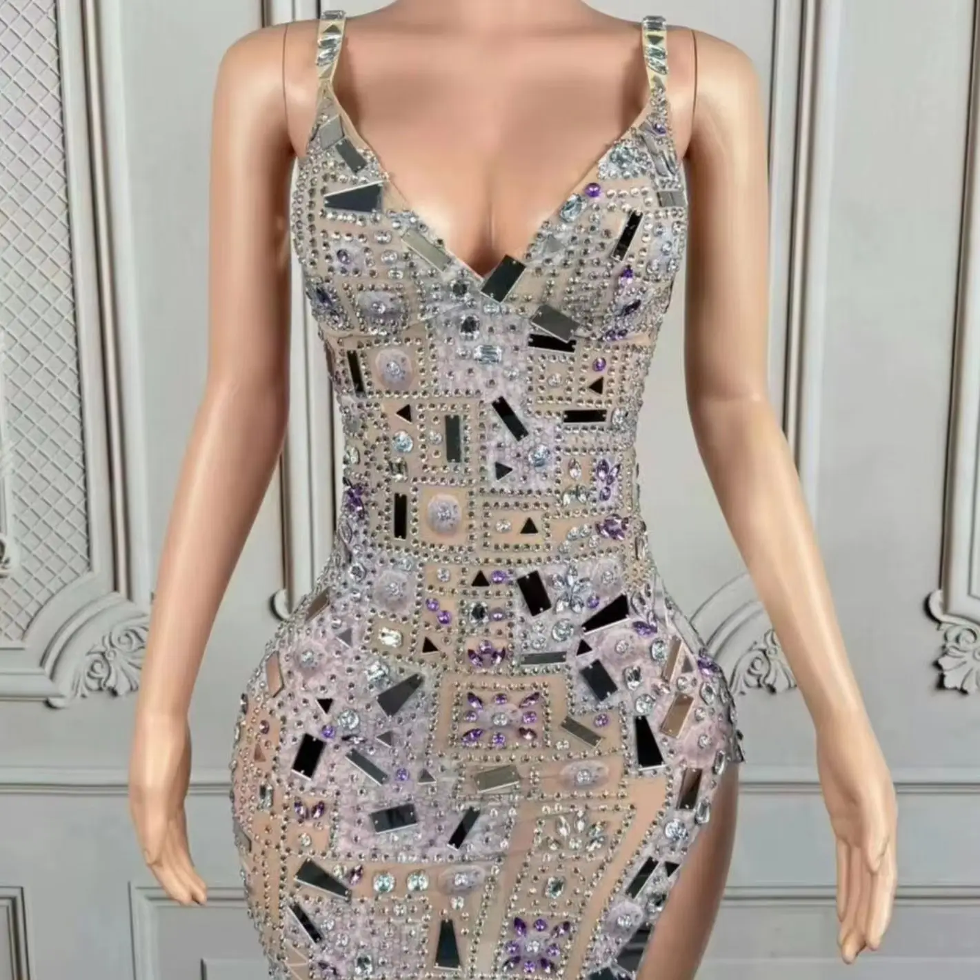 

Sparkly Rhinestone Slip Ultra Short Dress Sexy Women Mirrors Sequins Deep V Neck Evening Dress Birthday Party Outfit Suipian