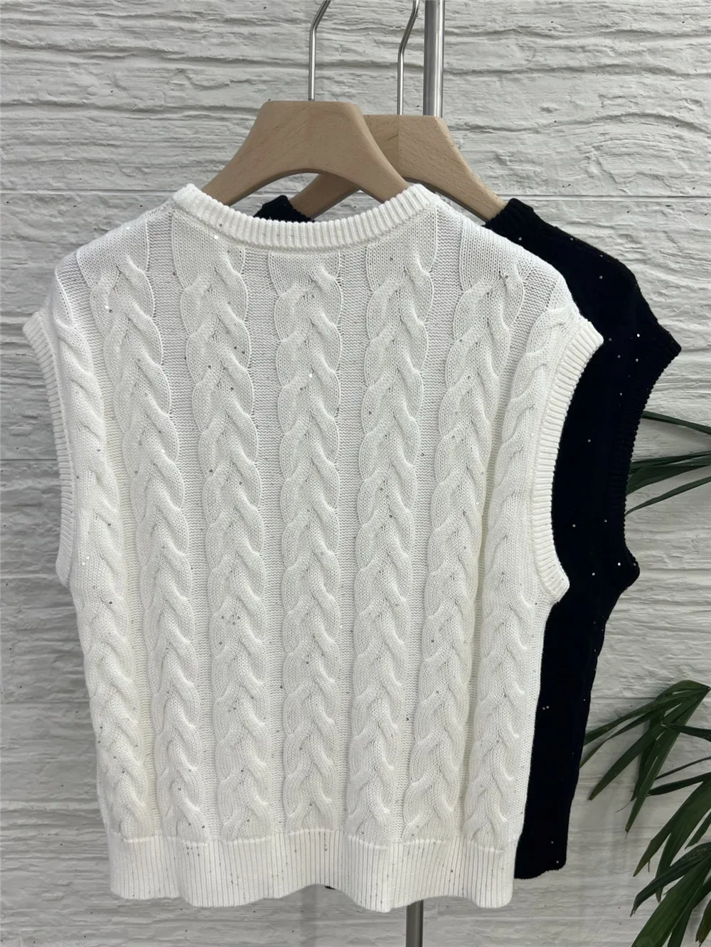 25 Autumn/Winter Women's New Cotton Sequin Twisted Flower Round Neck Sleeveless Knitted Vest