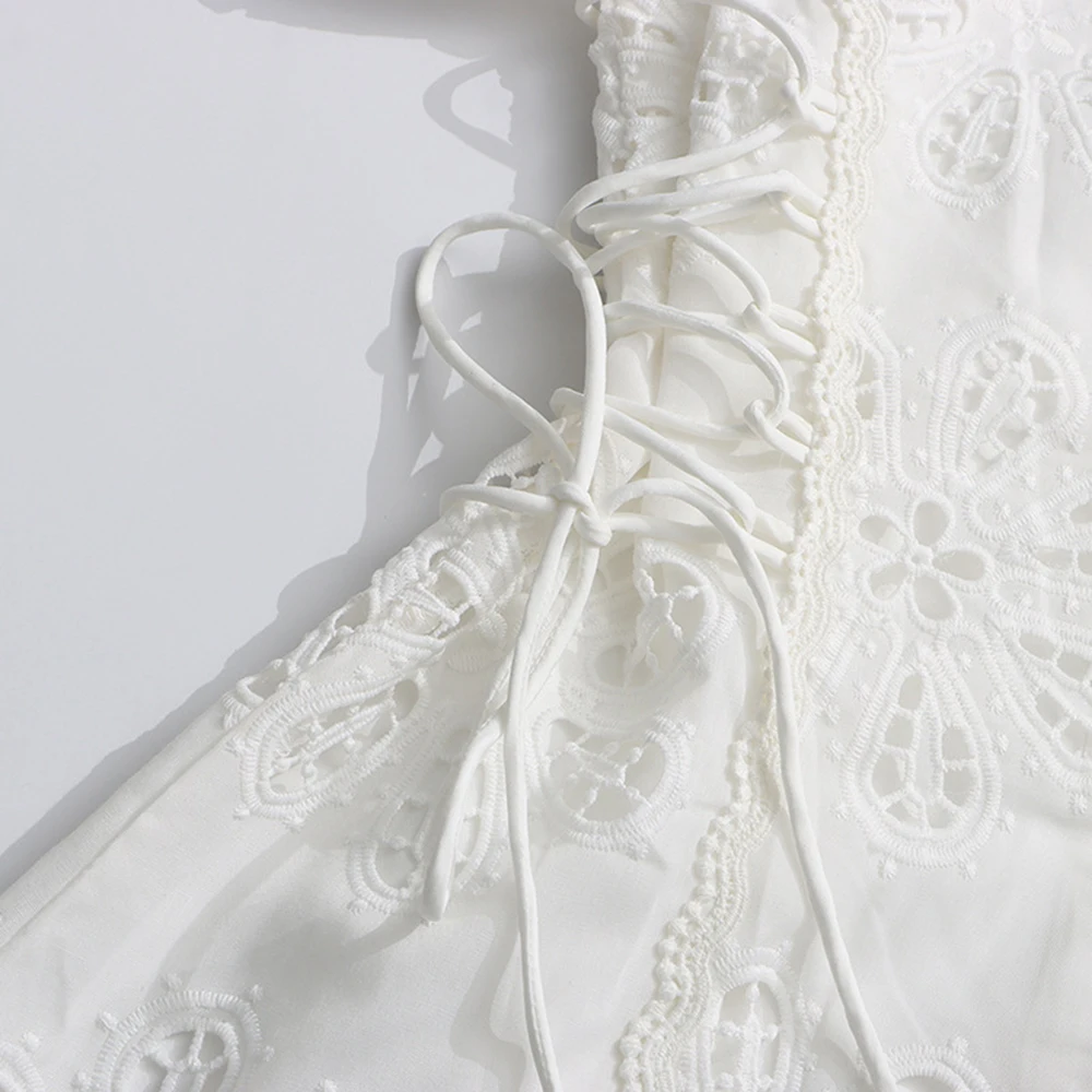 Vintage Court Style Short Dress 2025 New Design 3D Cut-Out Lace Pattern V-Neck Flared Sleeve Dress