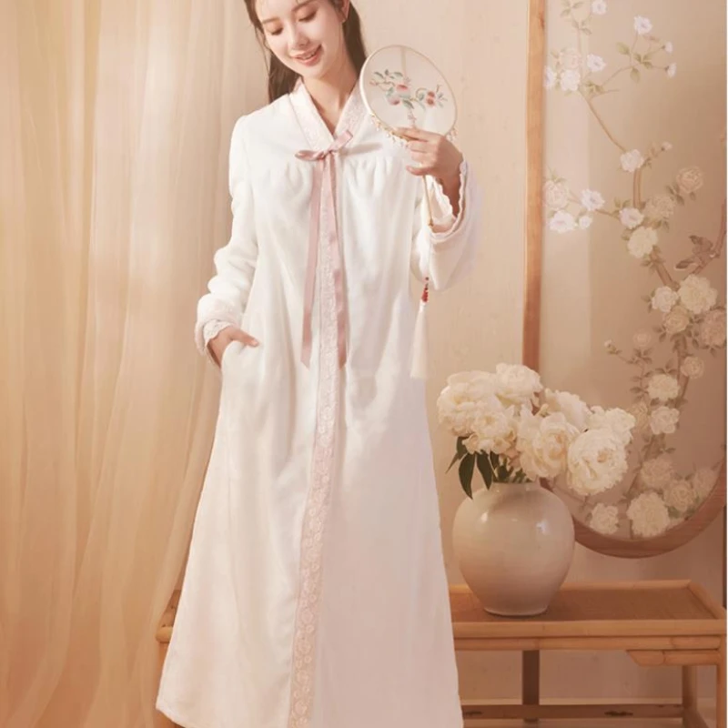 

High Quality Coral Velvet Women's Nigh-Robe 2021 New Winter Long Robe Loose Flannel Bathrobe Pajamas Simple Thick Nightdress