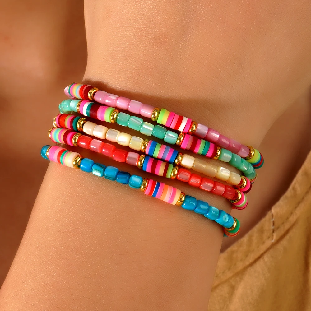 Eine böhmische flache Perle 4mm gemischte Farbe weicher Ton mehrfarbige zylindrische Muschel Perle Stapel Armband Ozean Strand Weihnachts geschenk