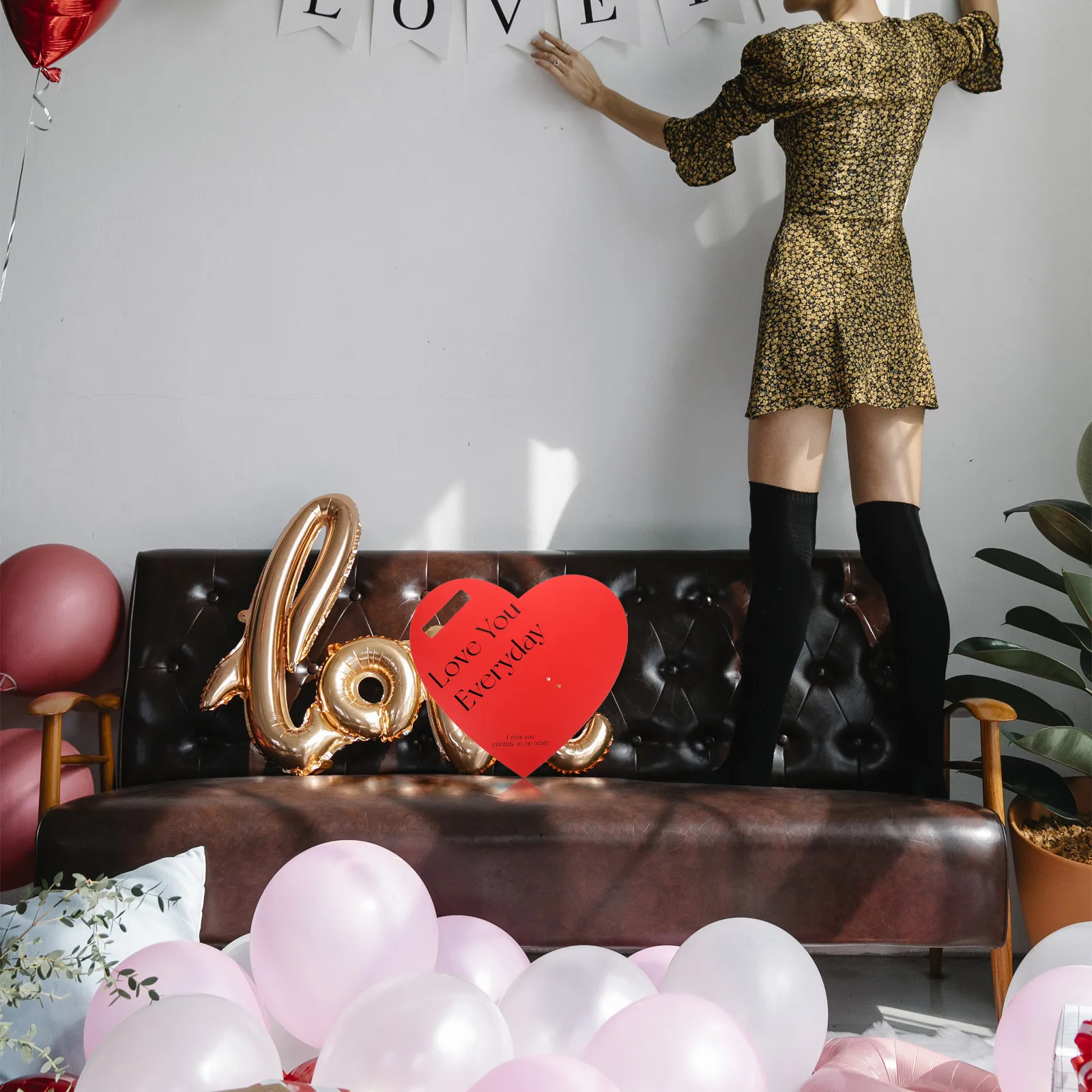 

20Pcs Single Rose Packaging Kit Heart Cutout Wrapping Paper Floral Sleeve Bouquet Holder Elegant Presentation for Valentine's