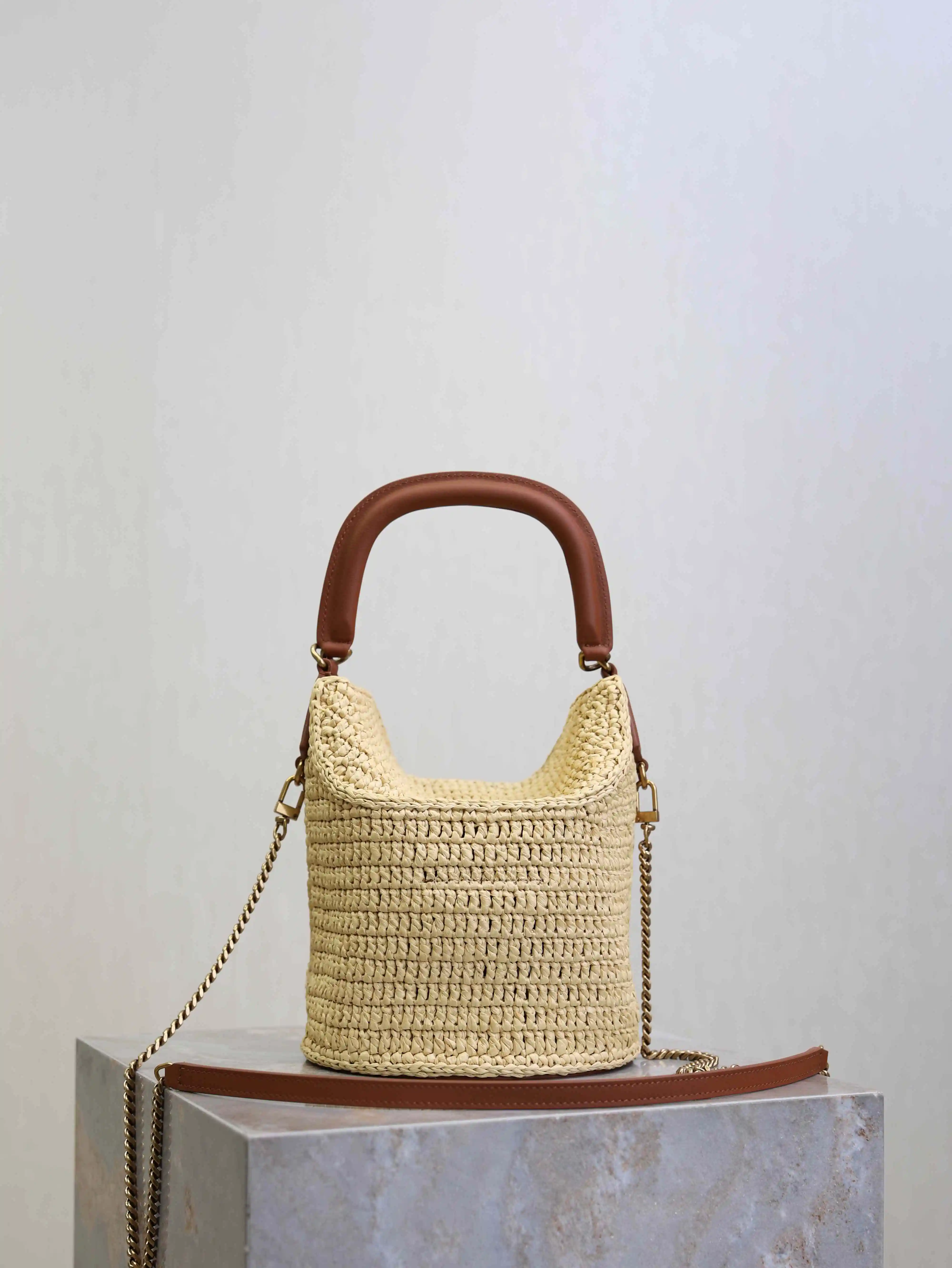2026 Spring Summer New Ladies Raffia Woven Bucket Bag Beach Hand Woven Shoulder Bag Bohemian Style Ladies Summer Travel Vacation