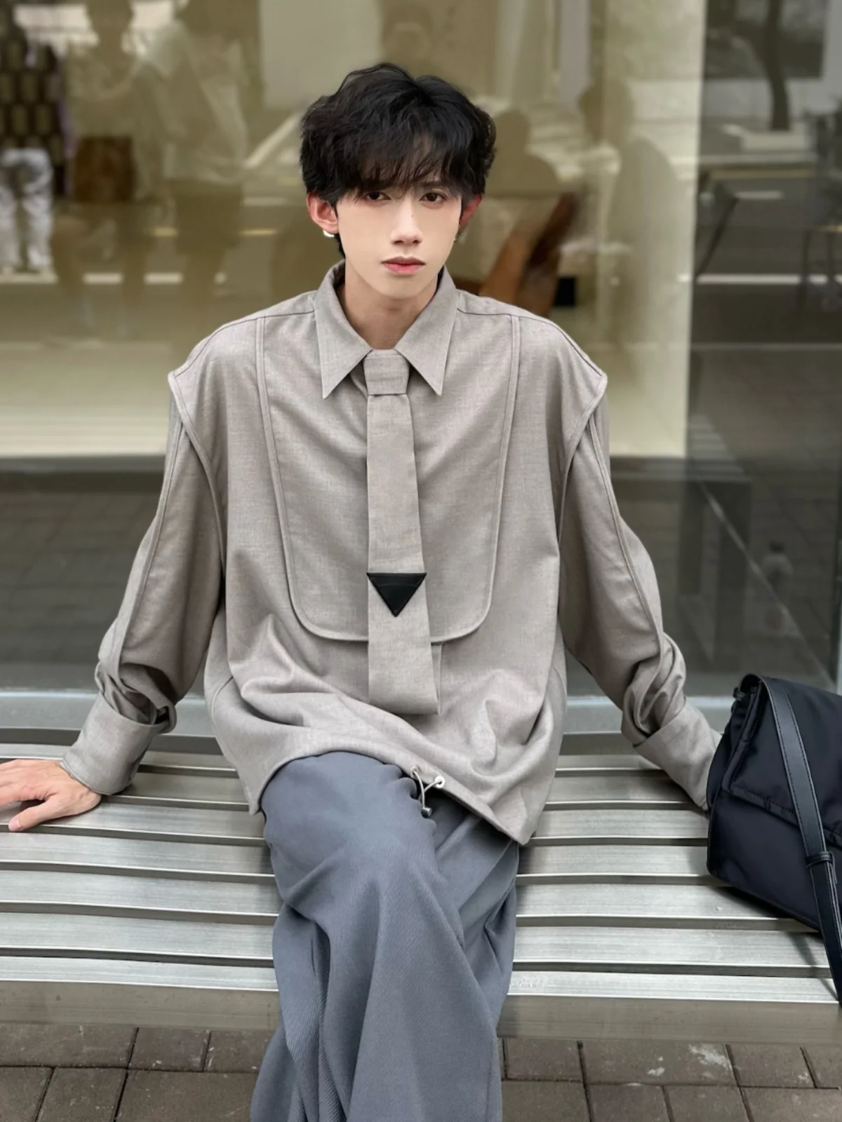 

Цветная мужская рубашка American Vintage Netie из трикотажной ткани, однотонная, с острым воротником, стандартной ширины по плечам, молодежная.