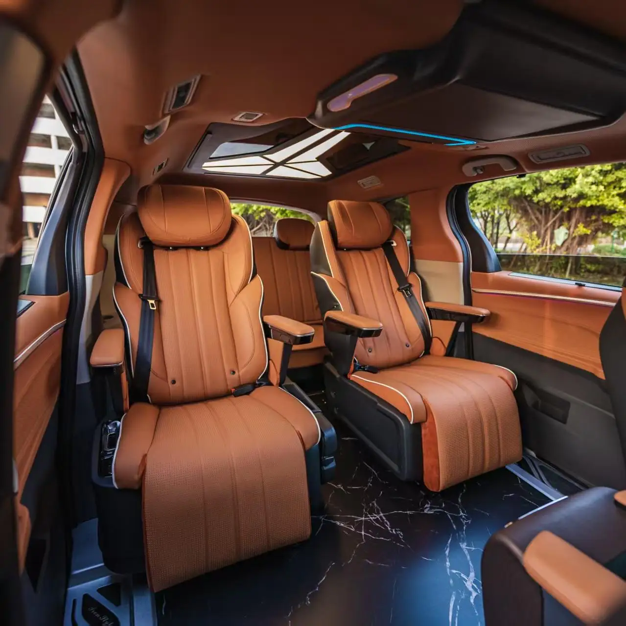 Factory Wholesale Manufacturer Customized Breathable Luxury Automotive Business Car Seat for Innova Hycross Fortuner