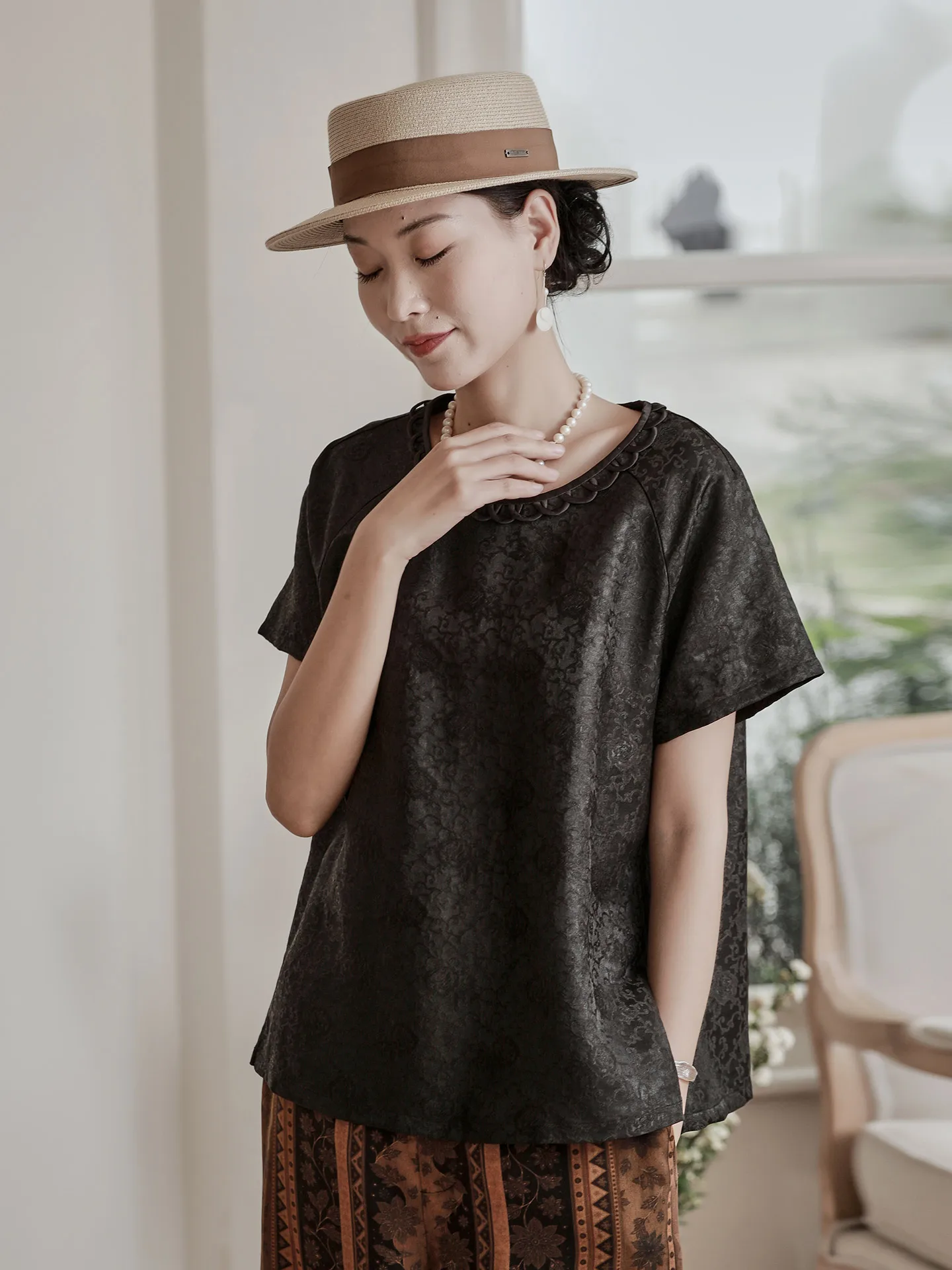 

Artistic Chinese Style Silk Shirt Women's Short Sleeve round Neck Breathable Comfortable Xiangyun Silk Interwoven Design