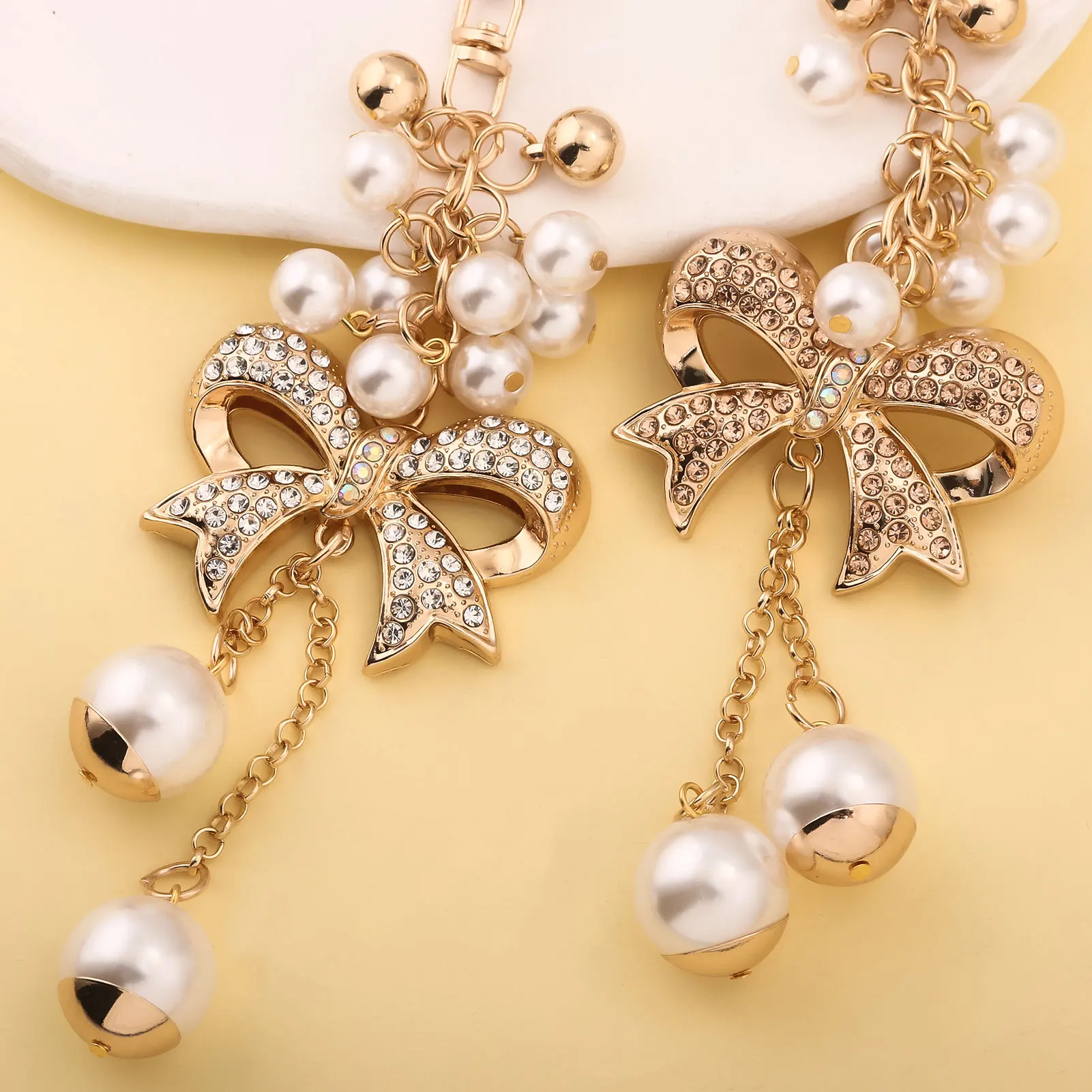 Elegant Pearl Bow Keychain Women’s Bag Charm Rhinestone Pendant Gift