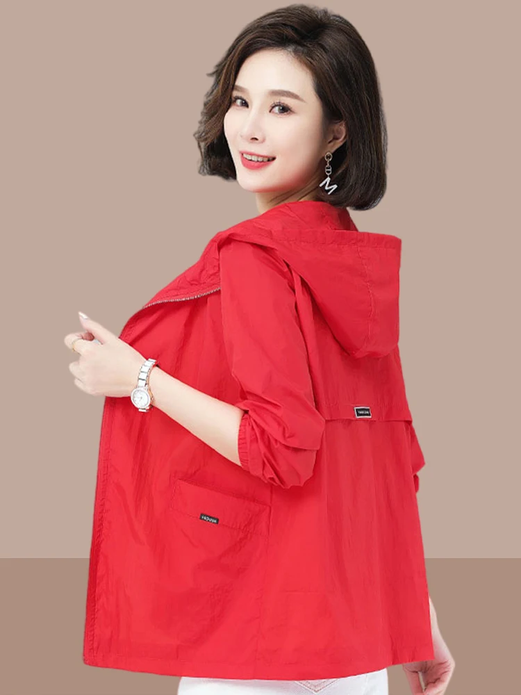 

Женская повседневная свободная куртка с защитой от солнца, летняя модная универсальная модель для женщин среднего возраста, тонкая нейлоновая толстовка с капюшоном и длинными рукавами