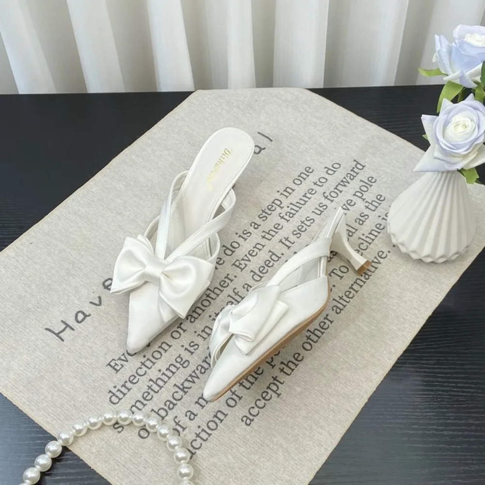 2026 Neue Feen-Stil Rosa Coole Pantoletten für Damen – Französische spitze Schleifen-Hohle High Heels, Halb umwickelte Damen-Slipper für den Sommer – Detail 6