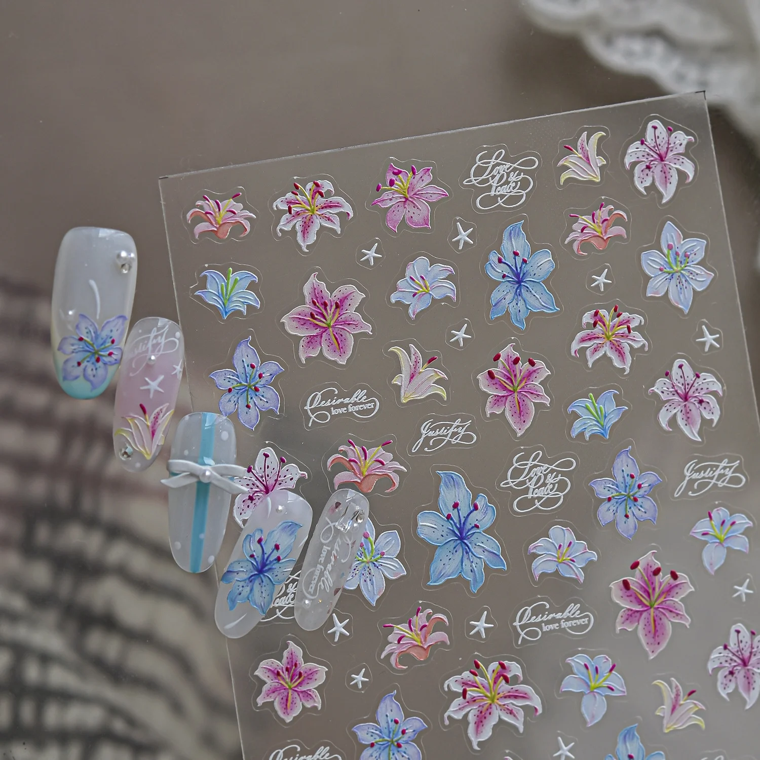 Geprägte Lilienblüten 5D Nagelkunst-Aufkleber Jelly Bloom Aquarell Frische Ländliche Blühende Blütenblätter Selbstklebende Nageldekoration Maniküre