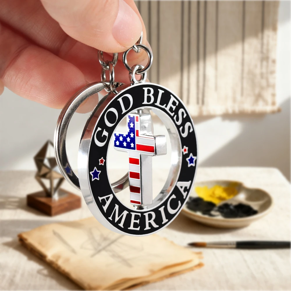 Gott segne Amerika Sterne-Streifen-Kreuz Doppelseitiger Drehbarer Schlüsselanhänger Patriotische Amerikanische Flagge Anstecknadel Christliches Geschenk für Männer W – Detail 6