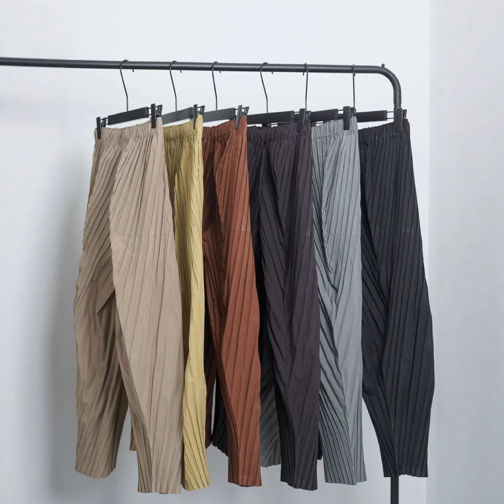 Miyake Pleated 2025 New Spring and Autumn Fashion Twill Leggings Nine-minute Trousers Pleated Harem Trousers Female Pleated