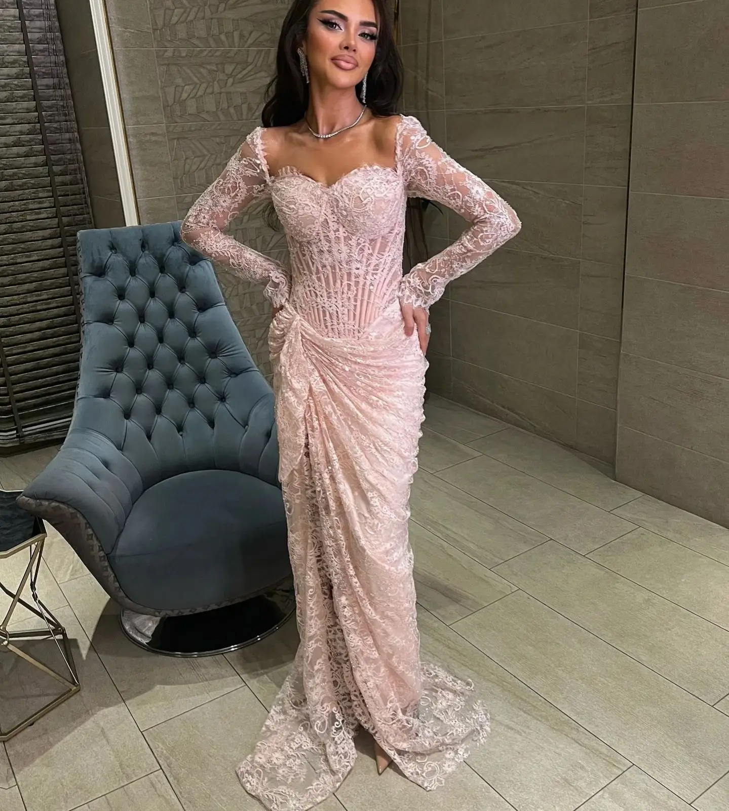 

Розовые кружевные платья для выпускного вечера в Дубае Вечерние платья с открытыми плечами Элегантное свадебное платье в Саудовской Аравии Длинное платье на день рождения по индивидуальному заказу