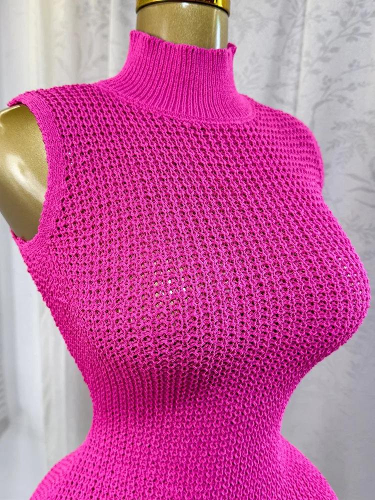 เดรสไหมพรมทรงเข้ารูป แขนกุด คอทรงกลม แต่งพู่ชายกระโปรง สไตล์หรูหรา สำหรับผู้หญิง ฤดูร้อน ปี 2025 เหมาะสำหรับวันหยุดพักผ่อน ชายหาด ปาร์ตี้ และงานสังสรรค์