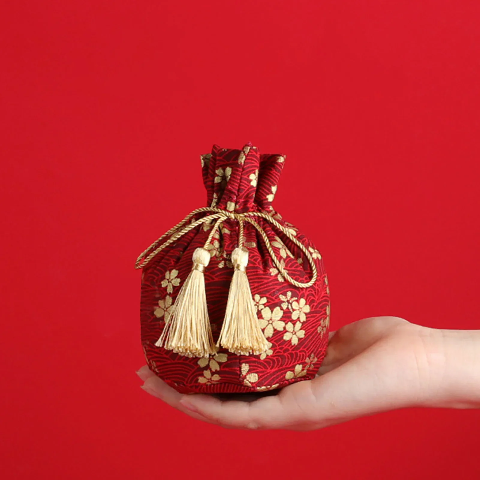 

Chinese Traditional Wedding Candy Bag Creative Tassel Drawstring Cloth Pouch New Year Gift Bags Home Festival Decoration