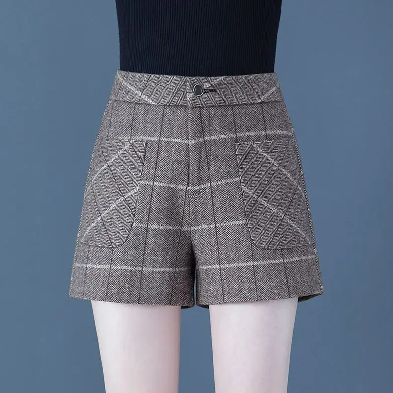 Simplicity Fashion Autumn New Women Woolen Plaid Zipper Button Korean Casual High Waist Loose A-line Wide Leg Bootcut Shorts