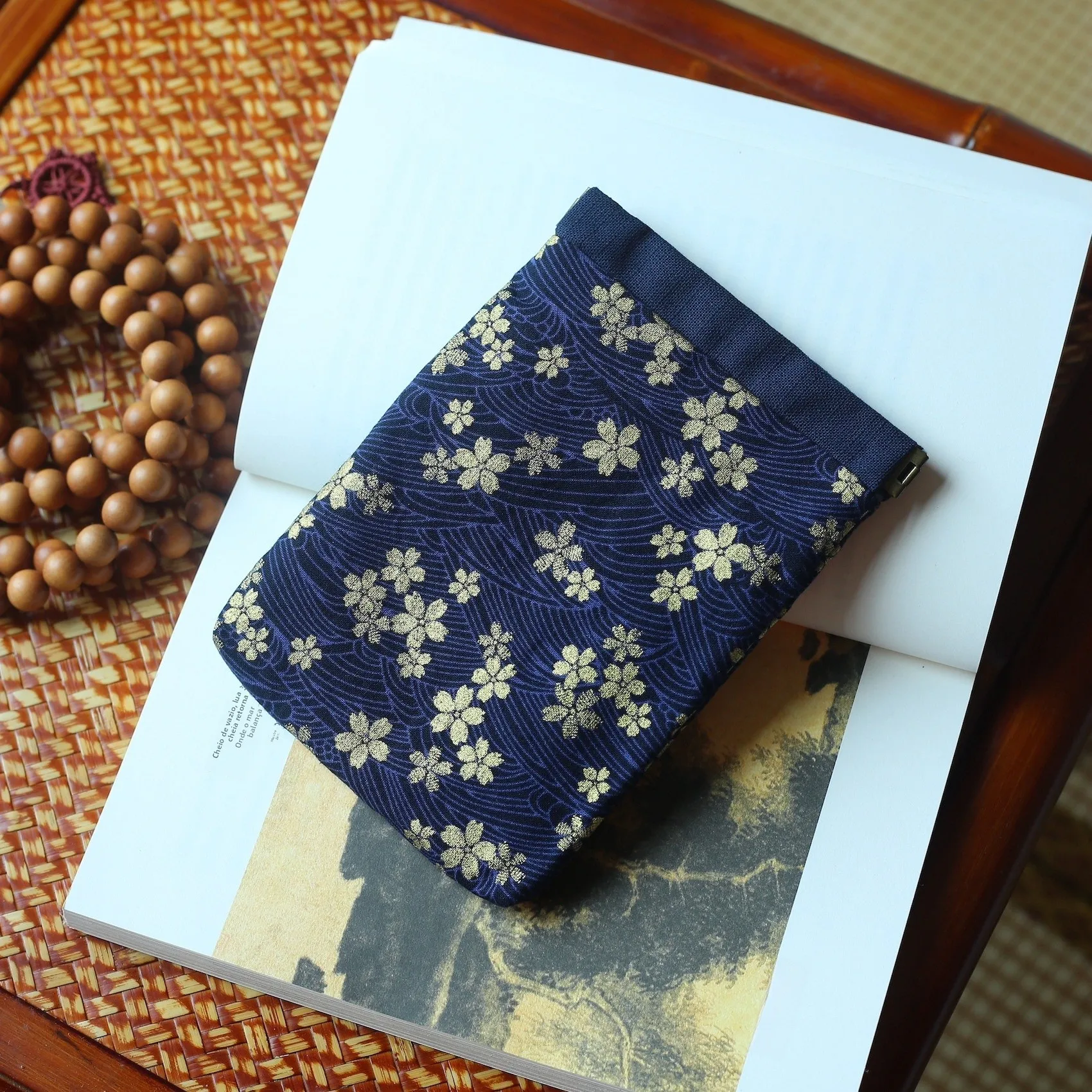 bolsa-de-moeda-de-veludo-de-seda-bordada-de-2cm-bolsa-de-presente-arte-em-tecido-carteira-com-clipe-para-dinheiro-padrao