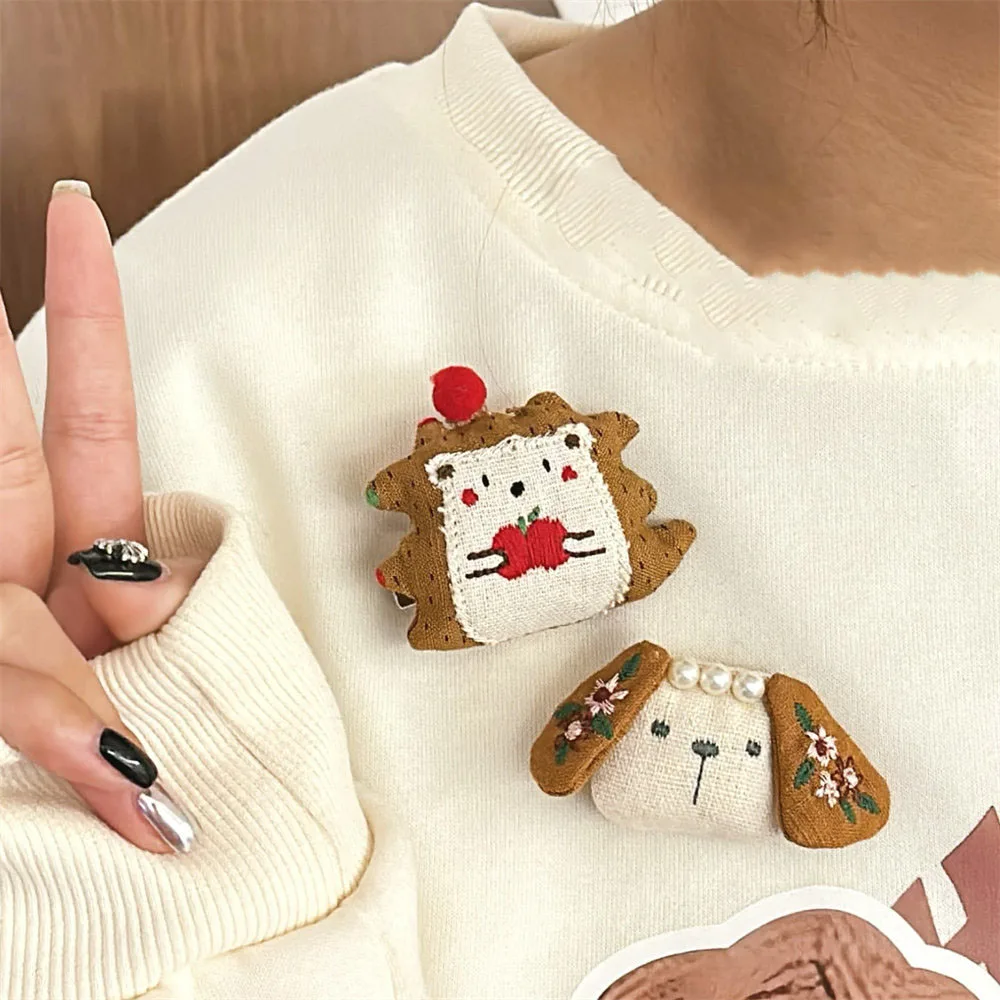 1Pcs New Cute Fabric Cartoon Cute Pet Brooch Hair Clip Embroidered Small Animal Doll Decorative Pin Bag Small Jewelry