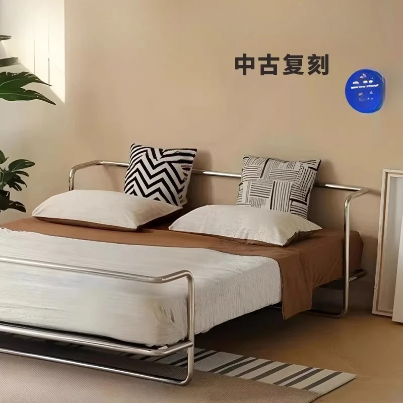 Middle-aged bed, stainless steel wrought iron bed, high-end metal modern light luxury minimalist iron frame bed, master bedroo
