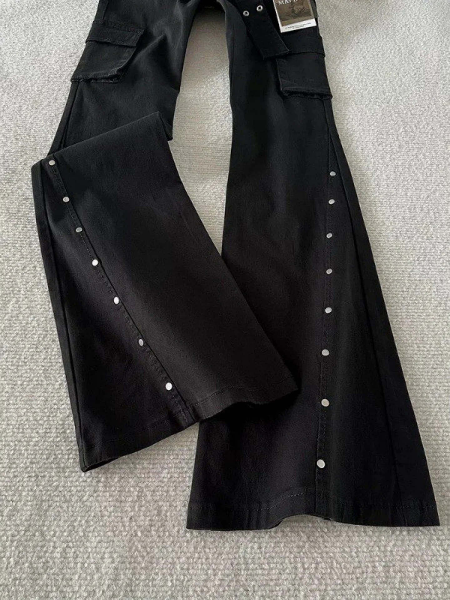 

Джинсы унисекс прямого кроя Slim Fit с расклешенными штанинами, осенне-зимняя новинка, с дизайнерскими элементами, заклепками и декоративными накладками