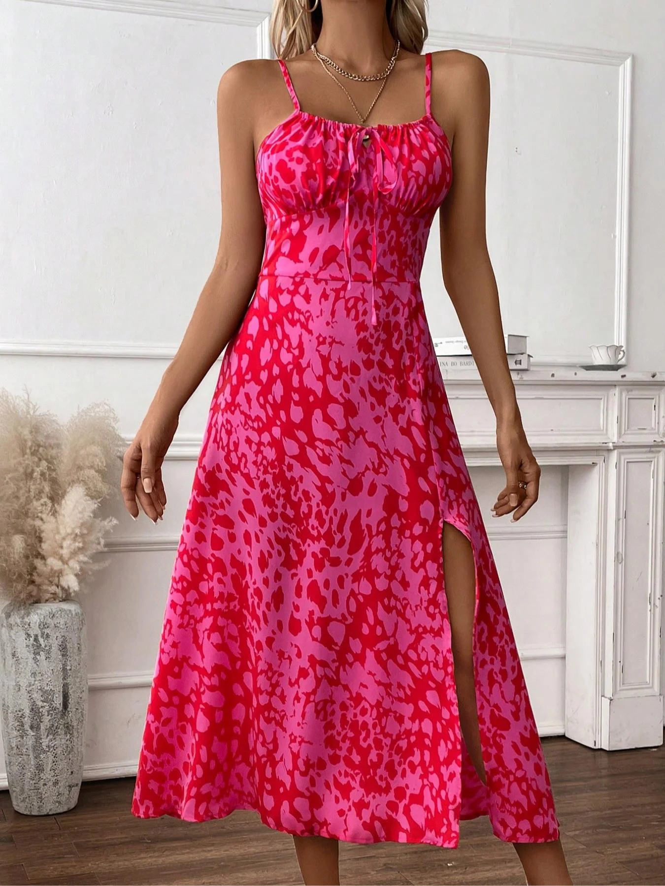 マークドレディースドレス、あらゆる場面に合うエレガントでスタイリッシュなデザイン、春と夏のイベントに最適