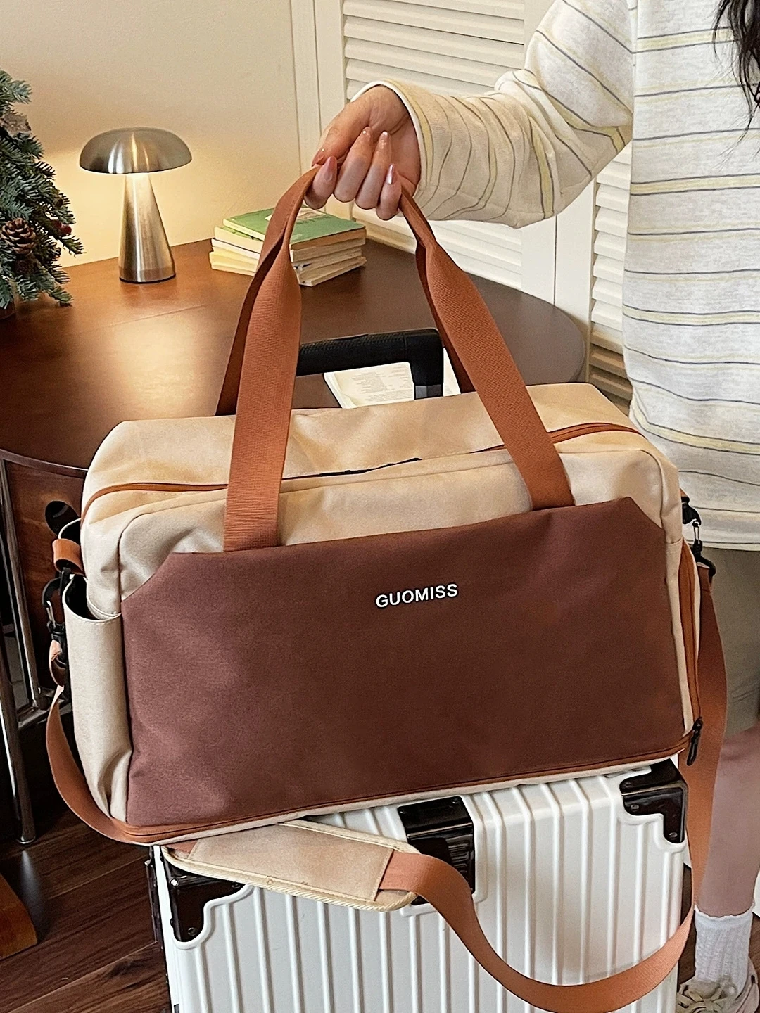 large-capacity-travel-bag-for-men-and-women-sports-fitness-swimming-handheld-luggage-fashionable-trendy-backpack-style